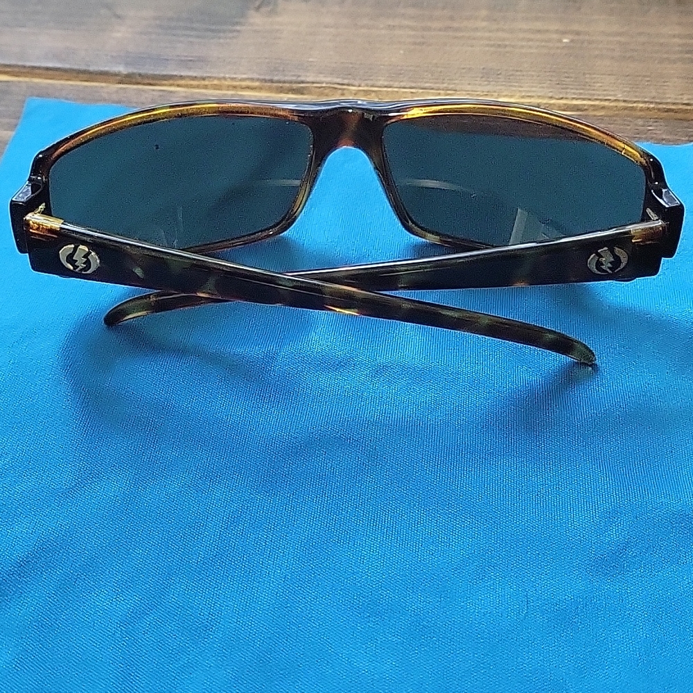 Sunglasses - Picture 4 of 9